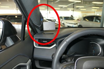 Mobilholder til Suzuki Across fra år 2021- | Til montering på venstre A-stolpe