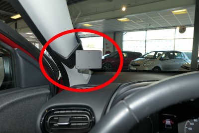 Mobilholder Toyota Yaris fra 2020-