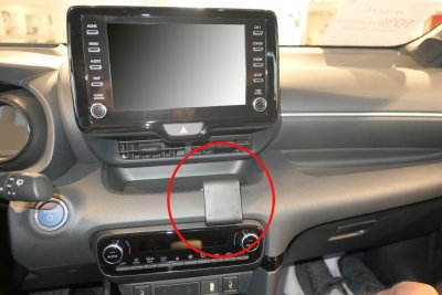 Mobilholder til Toyota Yaris fra modelår 2020-2023