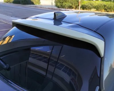 Tagvinge V1 til Mazda 2 fra 2022- | Sportsligt design til bagklap