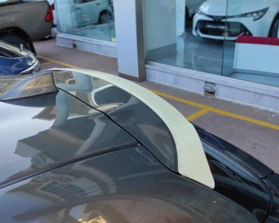Tagvinge V1 til Mazda 2 fra 2022- | Sportsligt design til bagklap
