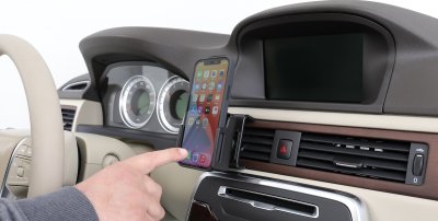 Brodit Phone Holder - Justerbar holder til enheder med skal/skind | Bredde 75-89 mm | Tykkelse: 8-12 mm