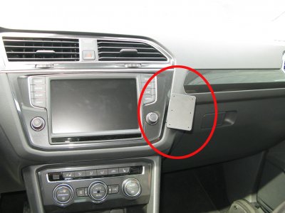 Mobilholder til Volkswagen Tiguan fra 2016-2023