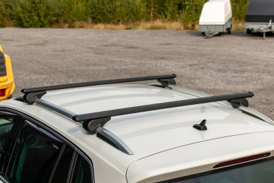 Tagbøjler i sort anodiseret aluminium til V40 fra 2013-2019
