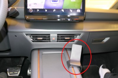 Mobilholder Cupra Born fra 2022-