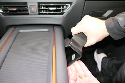 Mobilholder til Cupra Born fra 2022-