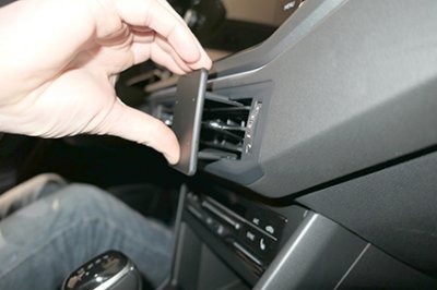 Mobilholder Volkswagen Taigo fra modelår 2022-