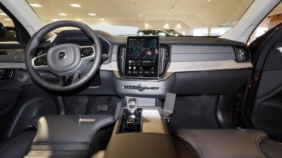 Mobilholder til Volvo XC90 fra 2025- | Til montering på midterkonsollen