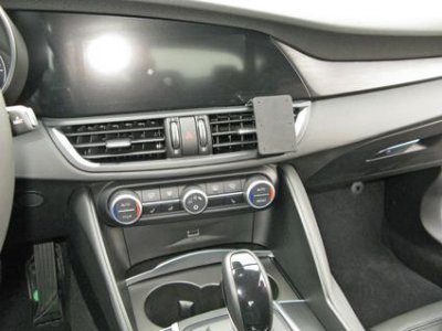 Mobilholder Alfa Romeo Giulia fra 2016- og nyere