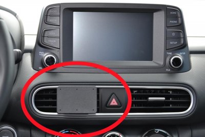 Mobilholder Hyundai KONA fra 2018-2023