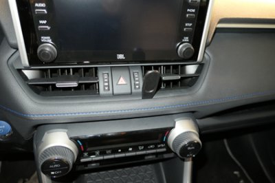 Mobilholder Suzuki Across fra modelår 2021-
