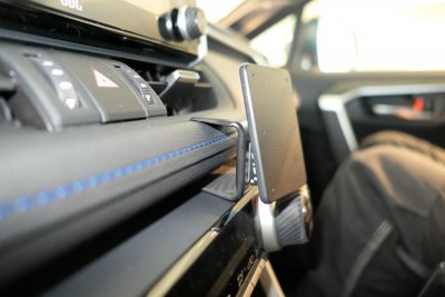 Mobilholder til Suzuki Across fra 2021-