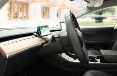 Mobilholder Tesla Model 3 fra 2017-2024