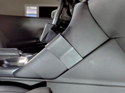 Mobilholder Nissan GT-R fra modelår 2017-