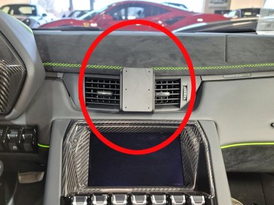 Mobilholder Lamborghini Aventador fra 2011-