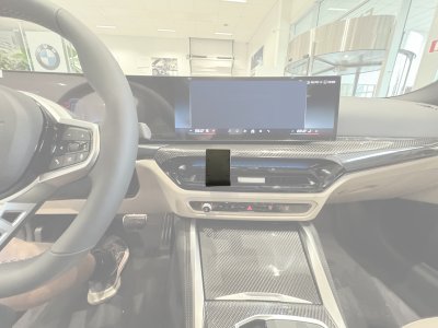 Mobilholder BMW i4 fra 2024-