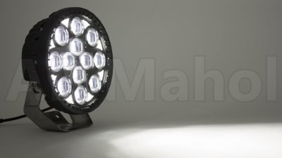 Kraftigt ekstra lys i LED med en diameter på 240 mm.