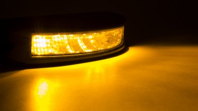 Blinklys udstyret med 9 x 3W dioder for maksimal spredning 180 grader fra blinket i orange farve.