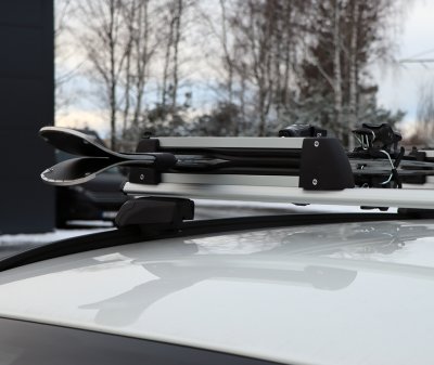 Skiholder til tagbøjle - til 3 par ski/snowboard