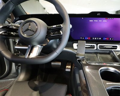 Mobilholder til Mercedes-Benz C-Klass fra 2027- | Modeltilpasset