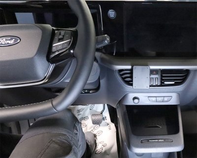 Mobilholder Ford Transit Courier fra 2023- og nyere