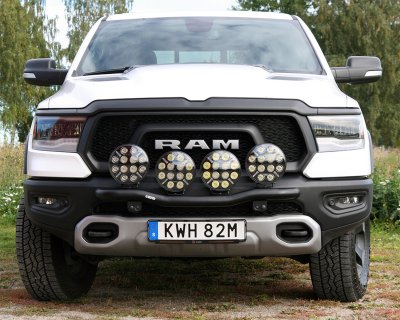 Ekstralysbeslag til 4 fjernlys til Dodge RAM 1500 Rebel fra 2019-2024 | Qpax