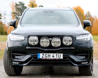 Fjernlysbeslag til 4 fjernlys til Volvo XC90 fra 2016- | Qpax