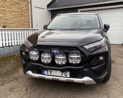Ekstralygtebeslag til 4 ekstralygter til Toyota RAV4 fra 2019-2025 | Qpax