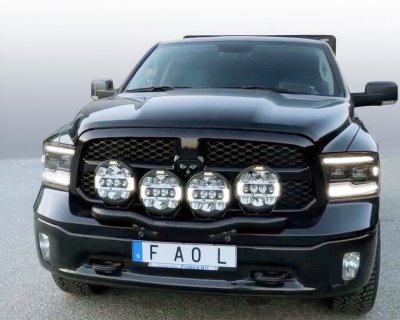 Fjernlysholder til 4 ekstralygter til Dodge RAM 1500 fra 2013-2018 | Delt front/kofanger