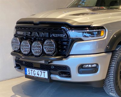 Lygteholder til 4 fjernlys til Dodge RAM 1500 fra 2025- | Qpax