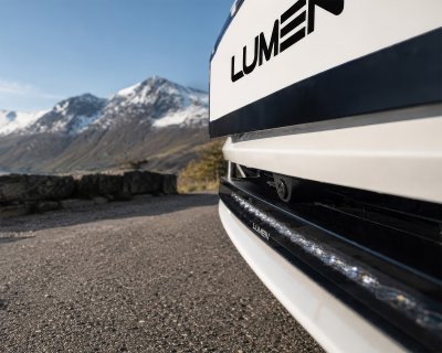 LED-lysbjælkepakke til Tesla Model 3 fra 2024- | Lumen Helios CS20 Slim