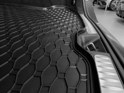 Bagagerumsbakke Mercedes GLC fra årgang 2023-