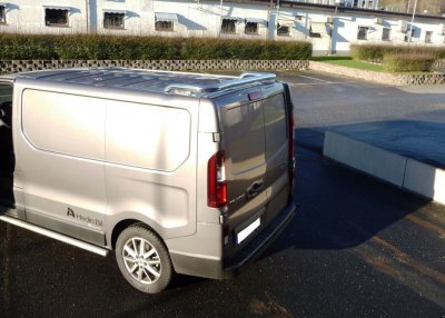 Bageste tagbøjle i rustfrit stål til Renault Trafic 2015-