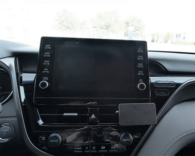 Mobilholder til Toyota Camry fra 2021-2024
