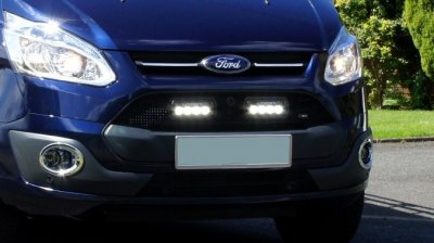 Centergrill inkl. 2 Lazer ST-4 til Ford Transit Custom 2013-