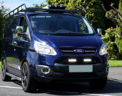 Centergrill inkl. 2 Lazer ST-4 til Ford Transit Custom 2013-