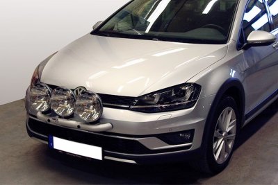 Ekstra lygtebeslag i aluminium til 3 ekstra lygter til VW Golf Alltrack 2015-