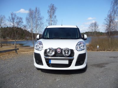 Ekstra lygtebeslag i rustfrit stål til Fiat Dobló 2010-2013
