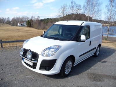 Ekstra lygtebeslag i rustfrit stål til Fiat Dobló 2010-2013
