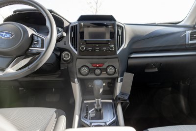 Mobilholder Subaru Forester fra 2019-2025
