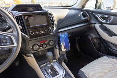 Mobilholder Subaru Forester fra 2019-2025