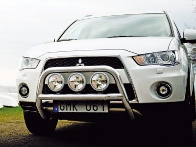 Frontbåge i Rostfritt stål för 3 extraljus till Mitsubishi Outlander 2007-2012