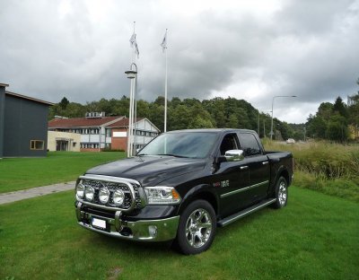 Frontbøjle i rustfrit stål til 4 ekstralygter til Dodge Ram 1500 2010-