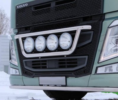 Frontbøjle i rustfrit stål til 4 ekstra lygter til Volvo FH Version 4