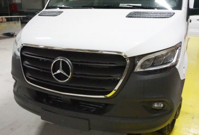 Grillkonturer i rustfrit stål til Mercedes-Benz Sprinter 2018-