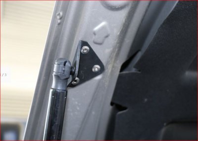 Motorhjelmsdæmper Mitsubishi L200 fra 2016-