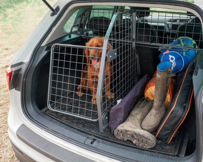 Bagklap hundegitter til skillevæg – sikkerhedsgitter til biler