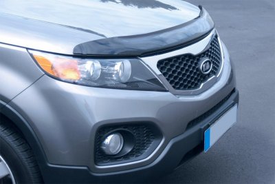 Motorhjelmsbeskytter i mørkfarvet akrylplast til Kia Sorento 2009-2014