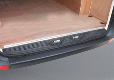 Lastbeskytter i sort ridsefast ABS-plast til Volkswagen Crafter 2006-2016