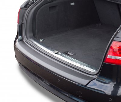 Lastbeskytter i ridsefast ABS-plast til Audi A4 fra 2008-2015